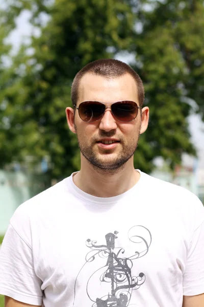files/depositphotos_3379507-stock-photo-man-in-sunglasses.webp